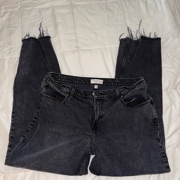 Abercrombie Curve Love Black Distressed Women's Jeans - Picture 1 of 3